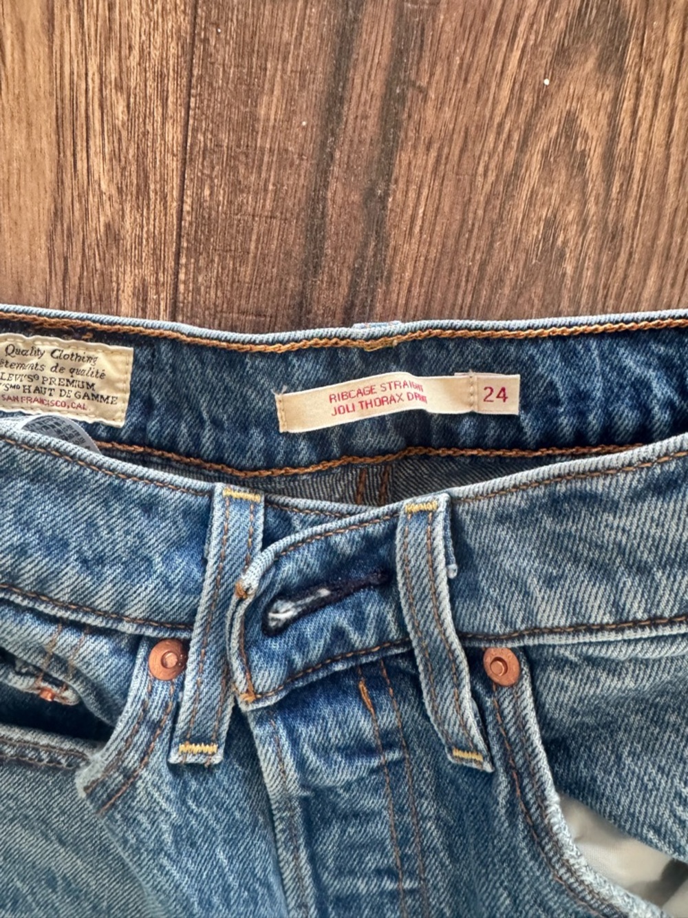 Levi’s Ribcage Straight - Picture 2 of 2